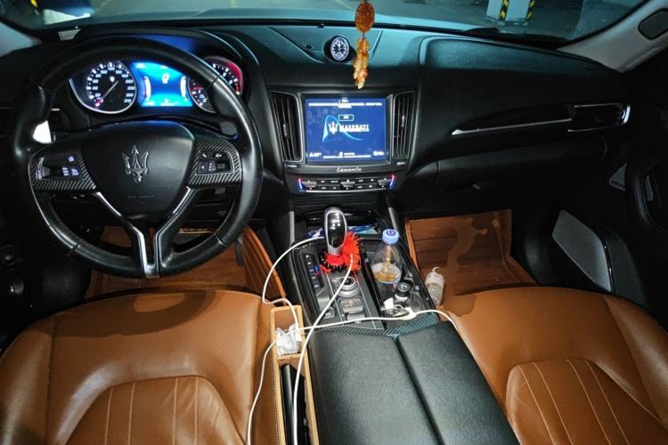 Used Maserati Levante 2018 3.0T Classic Edition Center Console