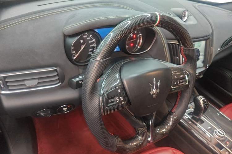 Used Maserati Levante 2018 3.0T Classic Edition Center Console