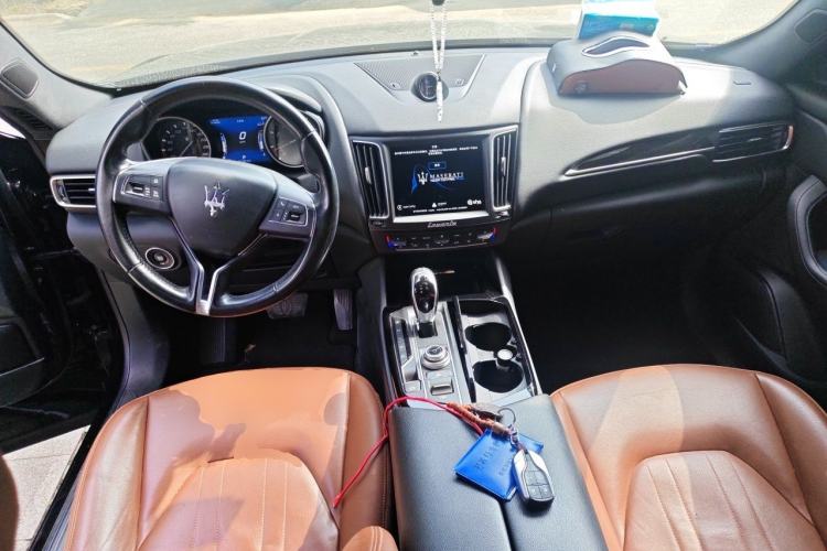 Used Maserati Levante 2018 3.0T Classic Edition Center Console