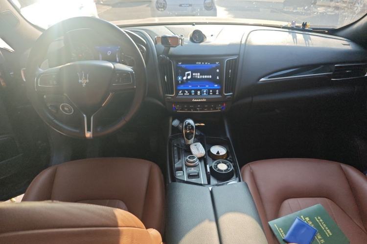 Used Maserati Levante 2018 3.0T Standard Edition Center Console