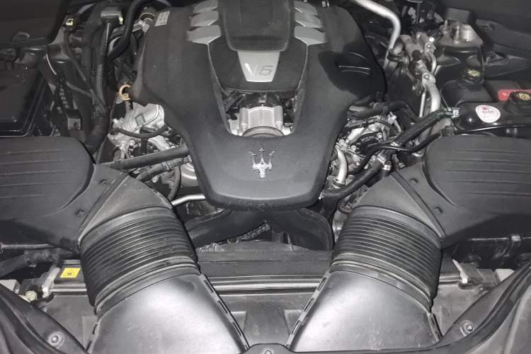Used Maserati Levante 2018 3.0T Classic Edition Engine Bay