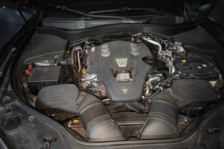 Used Maserati Levante 2018 3.0T Classic Edition Engine Bay