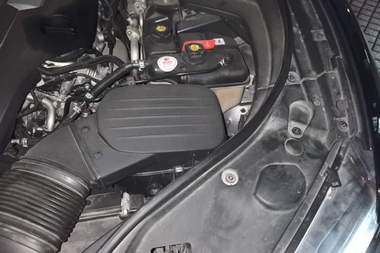 Used Maserati Levante 2018 3.0T Classic Edition Engine Bay Left