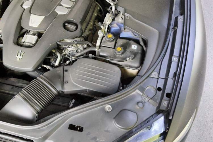 Used Maserati Levante 2018 3.0T Classic Edition Engine Bay Left