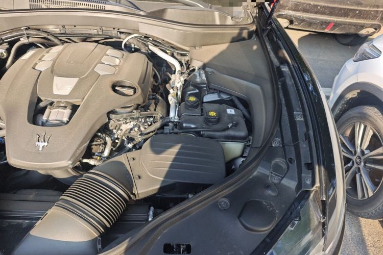 Used Maserati Levante 2018 3.0T Standard Edition Engine Bay Left