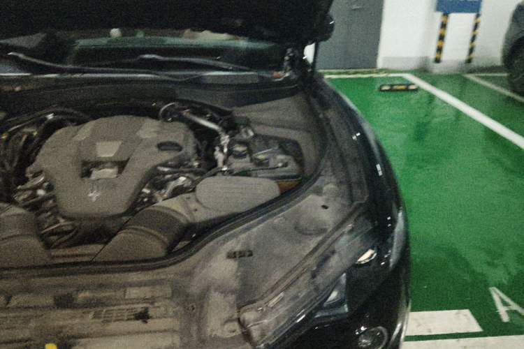 Used Maserati Levante 2018 3.0T Classic Edition Engine Bay Left