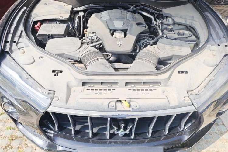 Used Maserati Levante 2018 3.0T Classic Edition Engine Bay
