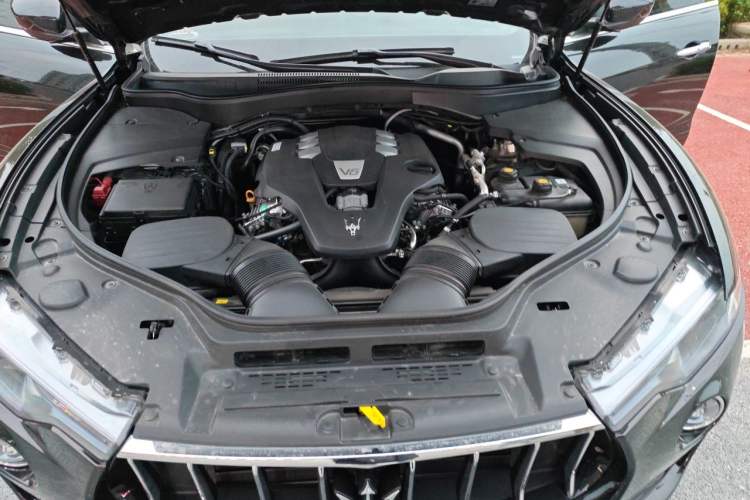 Used Maserati Levante 2018 3.0T Standard Edition Engine Bay