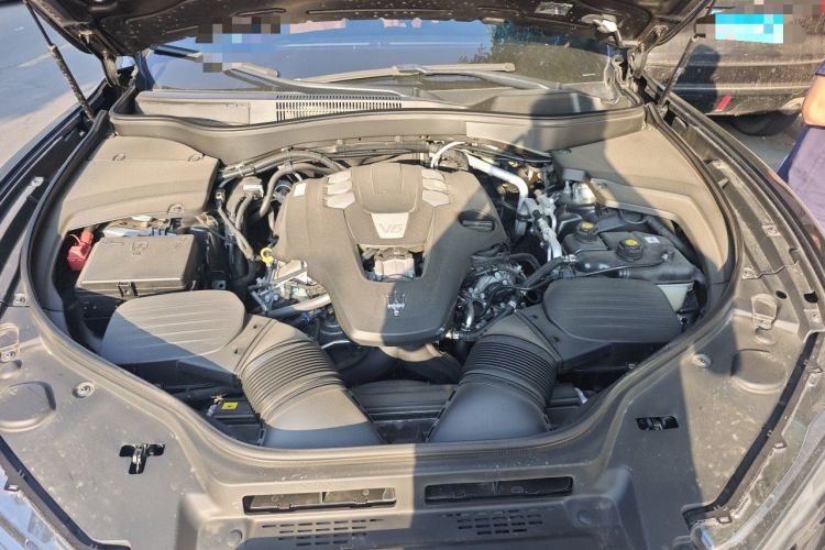 Used Maserati Levante 2018 3.0T Standard Edition Engine Bay