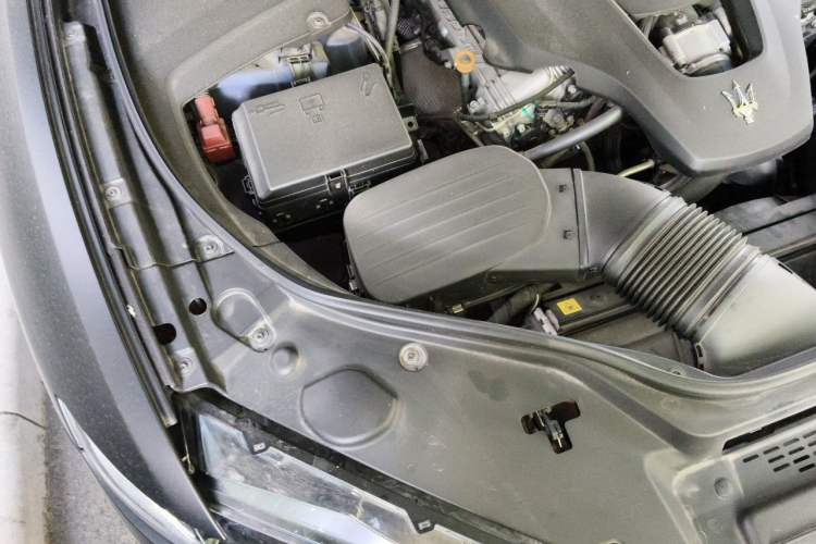 Used Maserati Levante 2018 3.0T Classic Edition Engine Bay Right