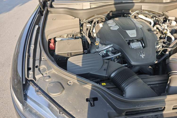 Used Maserati Levante 2018 3.0T Standard Edition Engine Bay Right