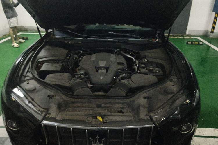 Used Maserati Levante 2018 3.0T Classic Edition Engine Bay
