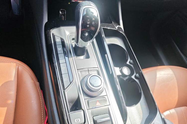 Used Maserati Levante 2018 3.0T Classic Edition Gear Lever