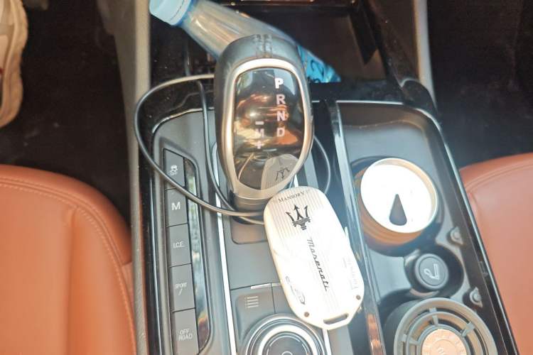 Used Maserati Levante 2018 3.0T Standard Edition Gear Lever