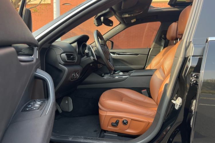 Used Maserati Levante 2018 3.0T Standard Edition Interior 11