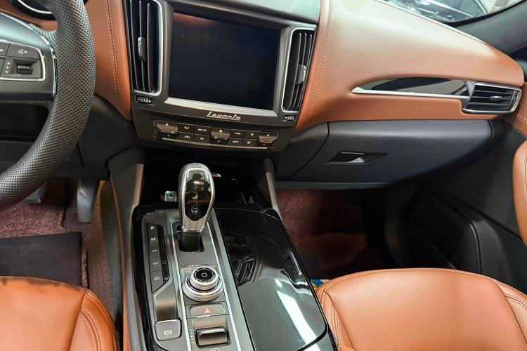 Used Maserati Levante 2018 3.0T Classic Edition Interior 2