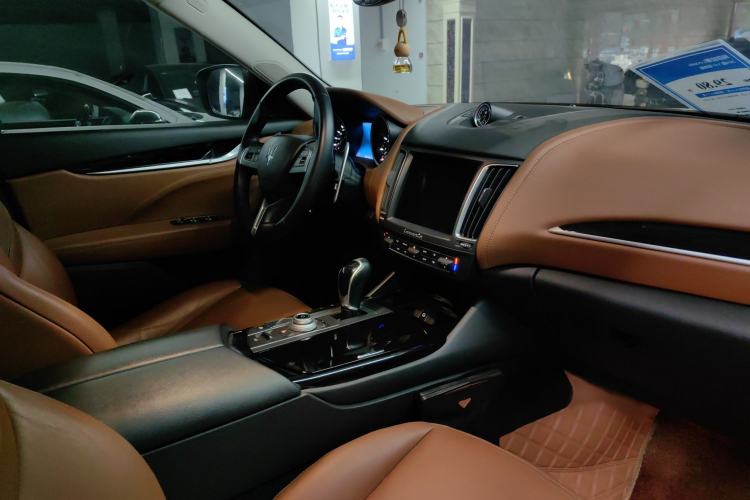 Used Maserati Levante 2018 3.0T Classic Edition Interior 3