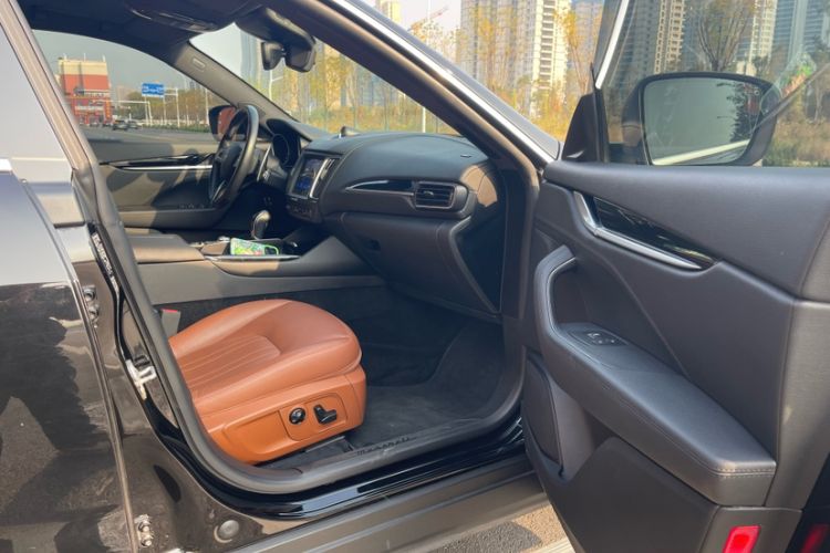 Used Maserati Levante 2018 3.0T Standard Edition Interior 4