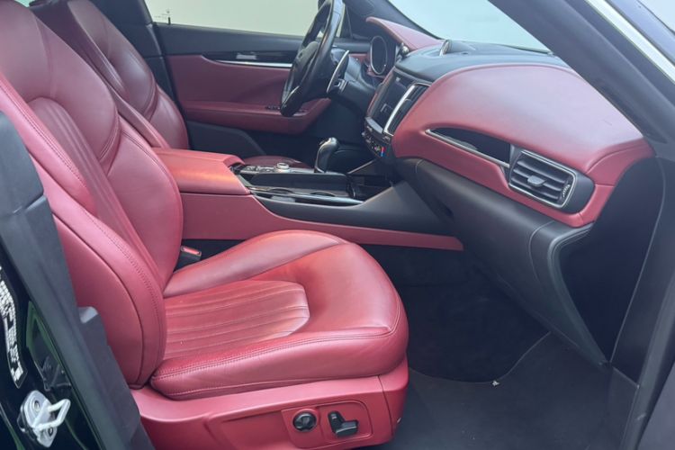 Used Maserati Levante 2018 3.0T Standard Edition Interior 6