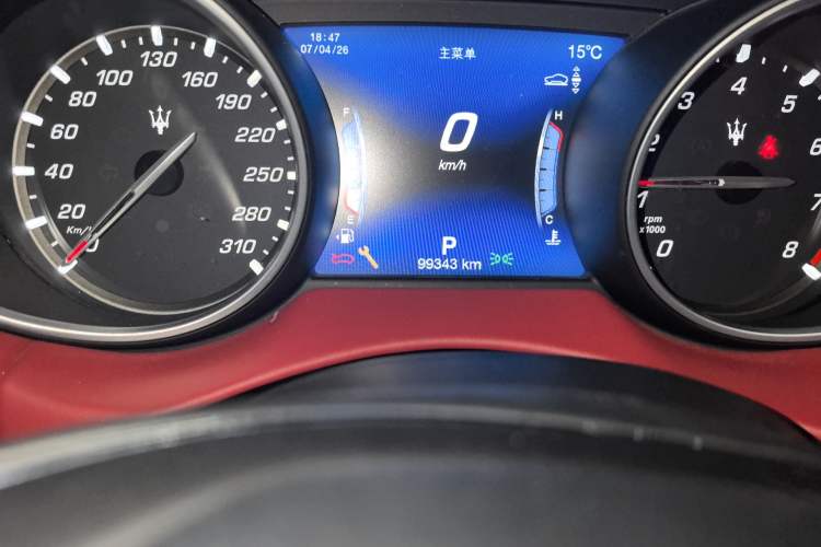 Used Maserati Levante 2018 3.0T Classic Edition Odometer Close Up