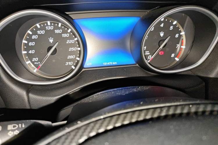 Used Maserati Levante 2018 3.0T Classic Edition Odometer Close Up