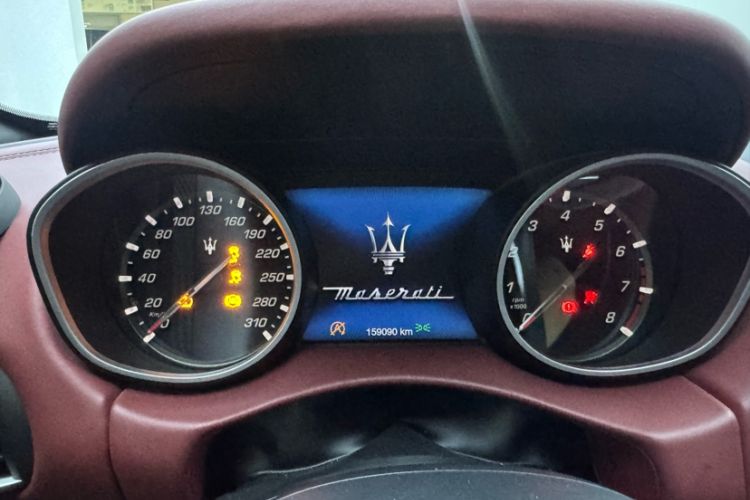 Used Maserati Levante 2018 3.0T Standard Edition Odometer Close Up