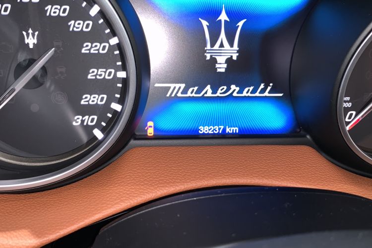 Used Maserati Levante 2018 3.0T Standard Edition Odometer Close Up