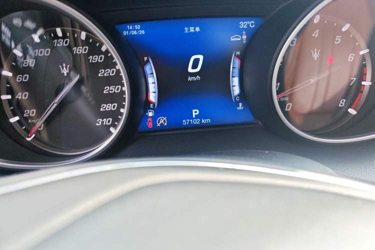 Used Maserati Levante 2018 3.0T Classic Edition Odometer Close Up