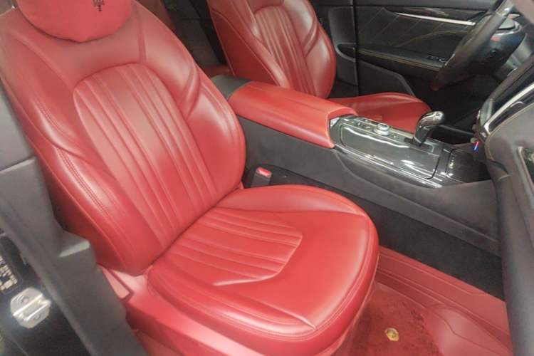 Used Maserati Levante 2018 3.0T Classic Edition Right Front Seat