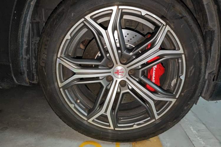 Used Maserati Levante 2018 3.0T Classic Edition Right Front Wheel Hub