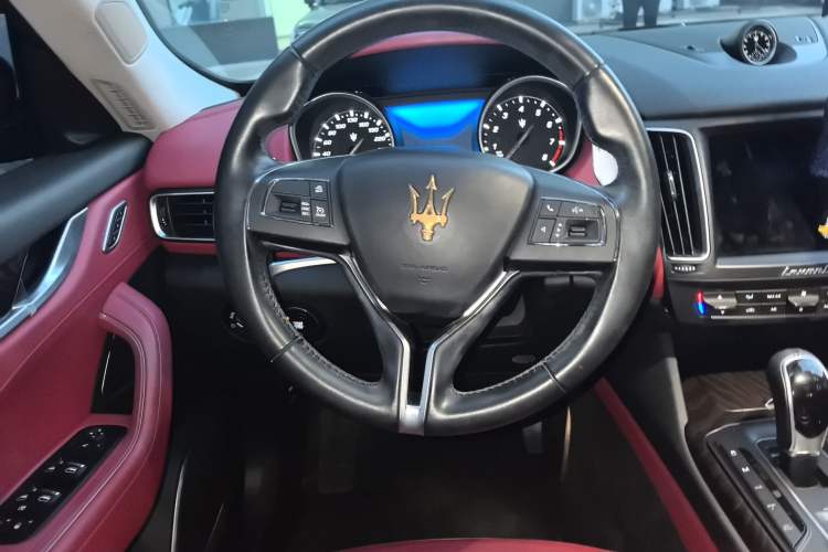 Used Maserati Levante 2018 3.0T Classic Edition Steering Wheel