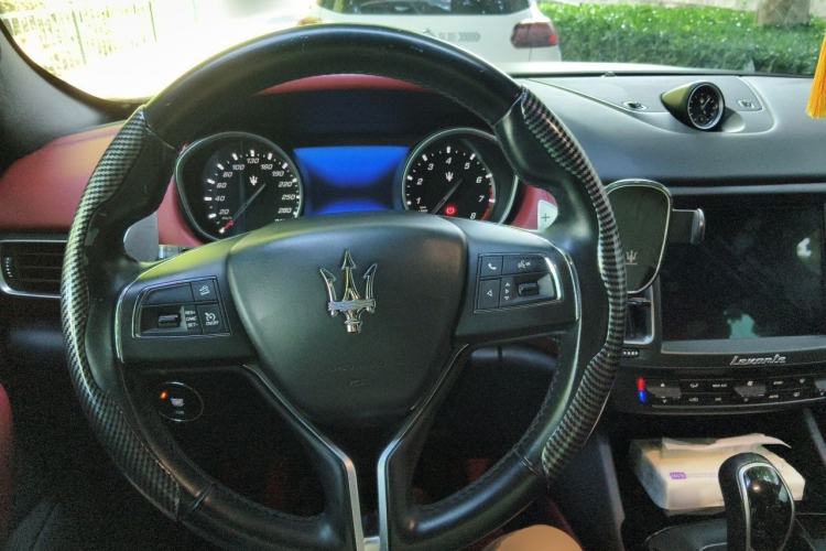 Used Maserati Levante 2018 3.0T Classic Edition Steering Wheel
