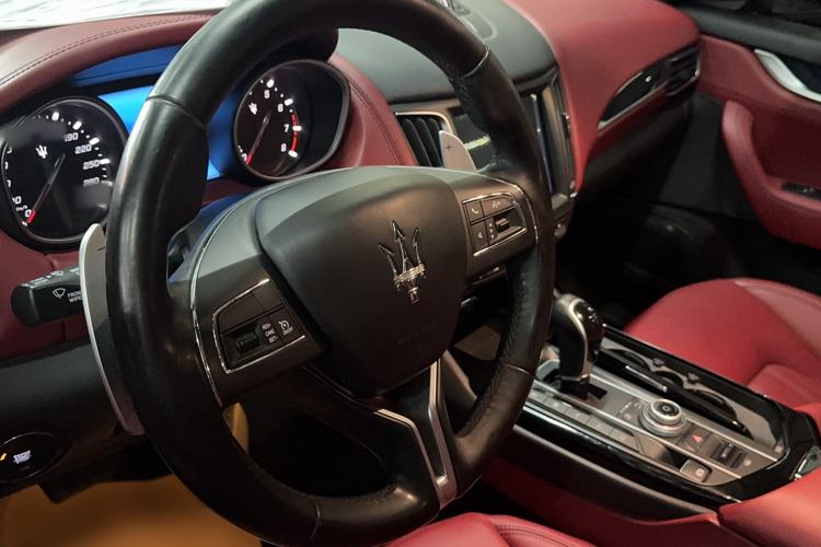 Used Maserati Levante 2018 3.0T Standard Edition Steering Wheel