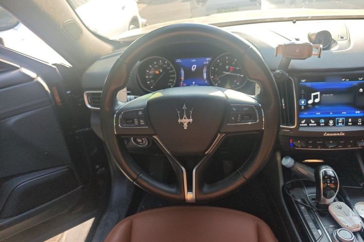 Used Maserati Levante 2018 3.0T Standard Edition Steering Wheel