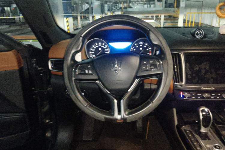 Used Maserati Levante 2018 3.0T Classic Edition Steering Wheel