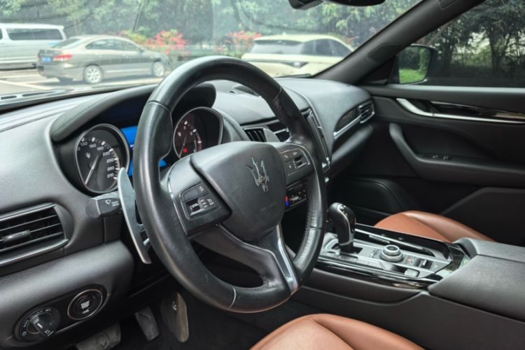 Used Maserati Levante 2018 3.0T Standard Edition Steering Wheel