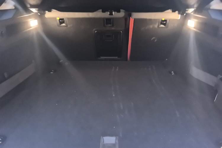 Used Maserati Levante 2018 3.0T Classic Edition Trunk