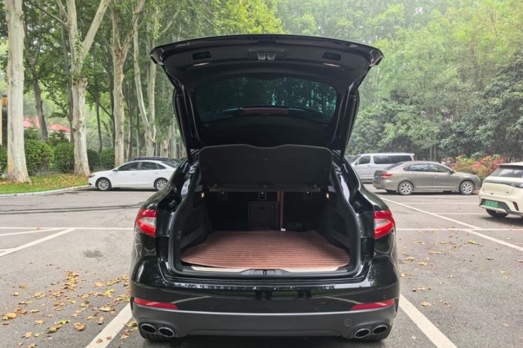 Used Maserati Levante 2018 3.0T Standard Edition Trunk