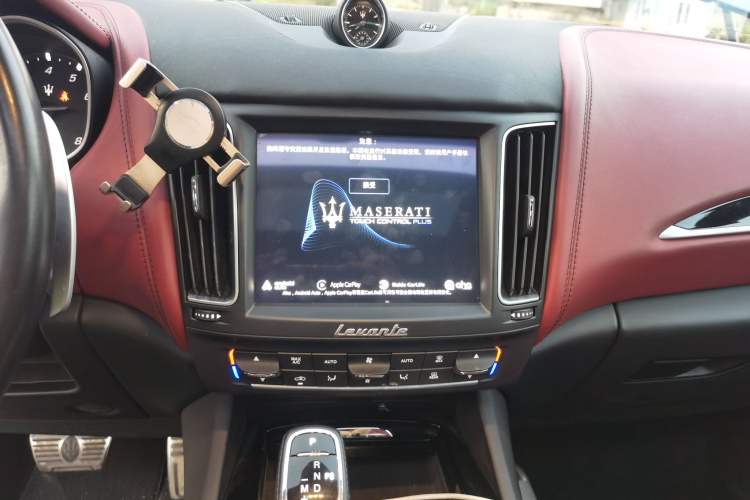 Used Maserati Levante 2018 3.0T Standard Edition Audio And AC Panel