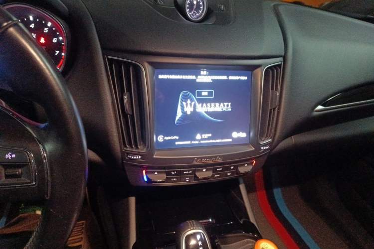 Used Maserati Levante 2018 3.0T Classic Edition Audio And AC Panel