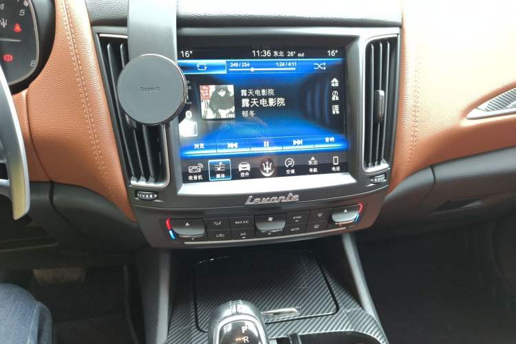 Used Maserati Levante 2018 3.0T Standard Edition Audio And AC Panel