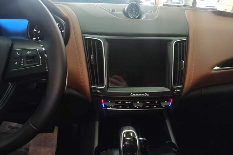 Used Maserati Levante 2018 3.0T Standard Edition Audio And AC Panel