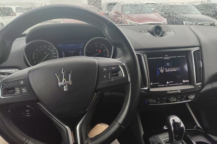 Used Maserati Levante 2018 3.0T Classic Edition Center Console