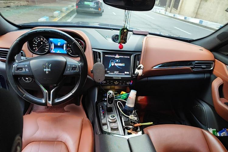 Used Maserati Levante 2018 3.0T Standard Edition Center Console