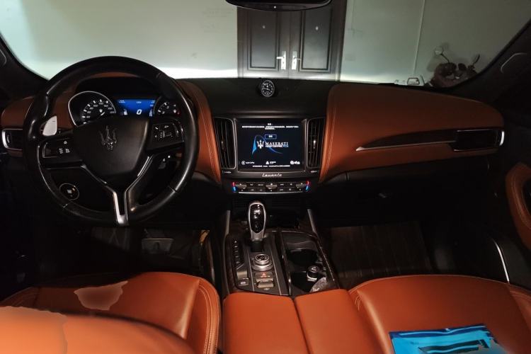 Used Maserati Levante 2018 3.0T Classic Edition Center Console