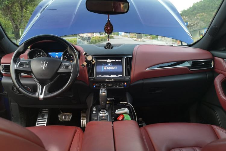 Used Maserati Levante 2018 3.0T Standard Edition Center Console
