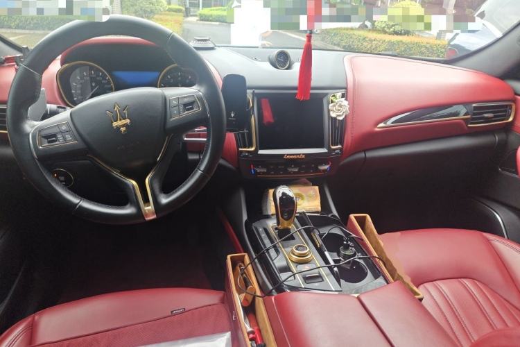 Used Maserati Levante 2018 3.0T Standard Edition Center Console