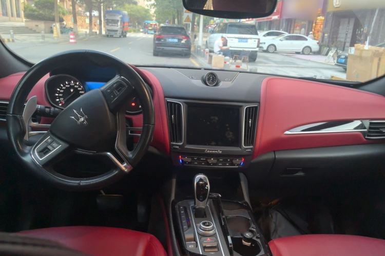 Used Maserati Levante 2018 3.0T Standard Edition Center Console