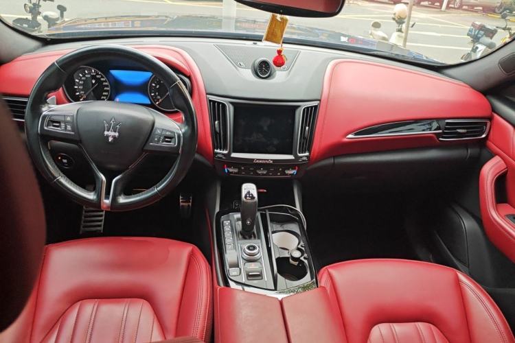 Used Maserati Levante 2018 3.0T Standard Edition Center Console