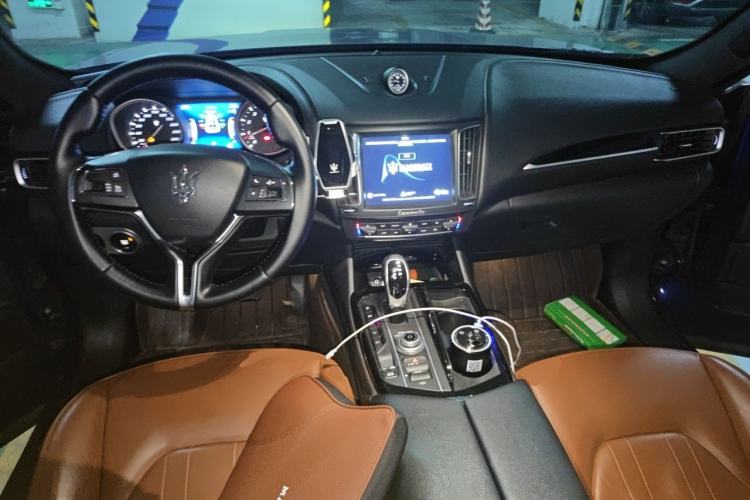 Used Maserati Levante 2018 3.0T Classic Edition Center Console